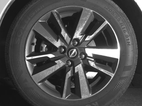 Used 2025 Nissan Versa SV w/ Trunk Package FWD image 9