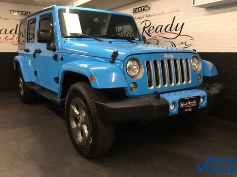 Used 2018 Jeep Wrangler Unlimited Sahara w/ Dual Top Group AWD/4WD image 3