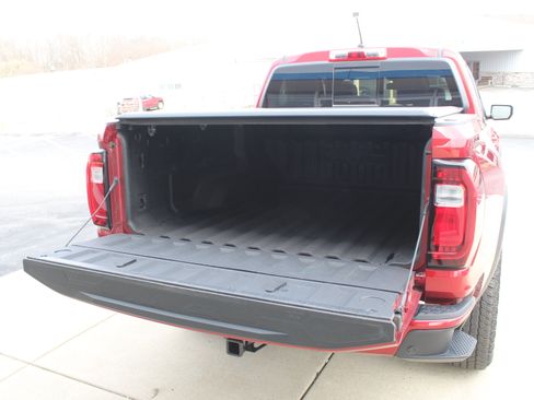 Used 2025 GMC Canyon AT4 w/ Technology Plus Package AWD/4WD image 29