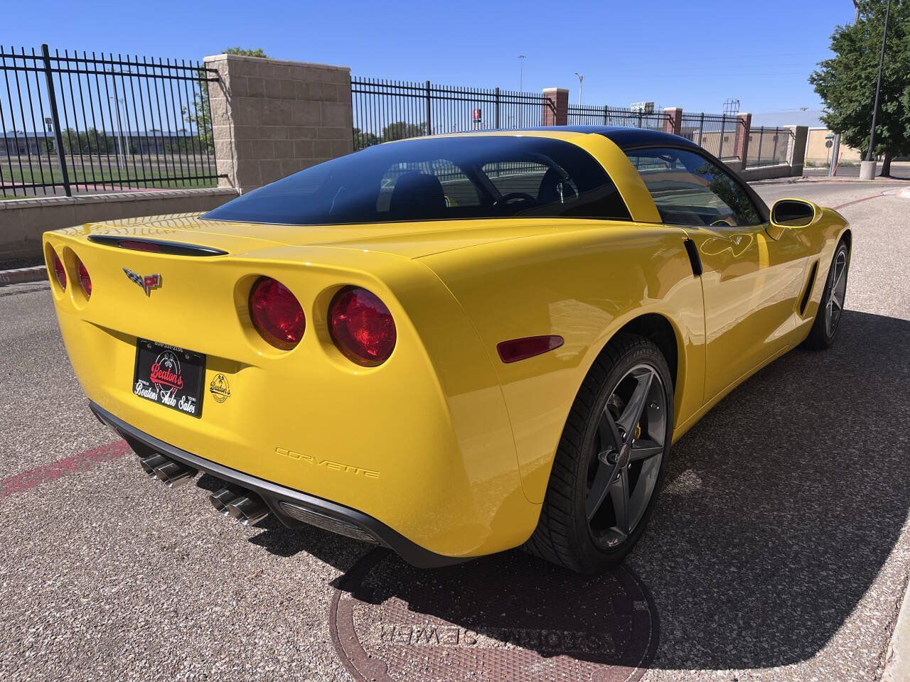 Used 2012 Chevrolet Corvette Coupe w/ 4LT Preferred Equipment Group RWD image 6