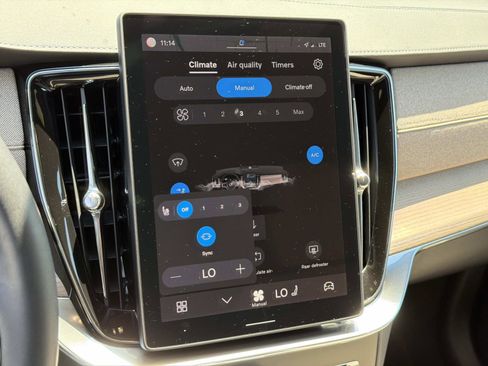 Certified 2025 Volvo XC90 B6 Core AWD/4WD image 12