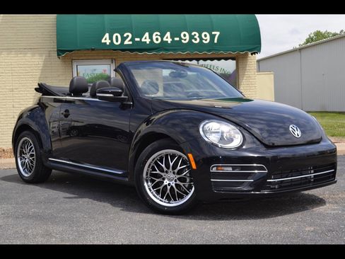 Used 2019 Volkswagen Beetle 2.0T S FWD image 1