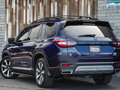 Used 2023 Honda Pilot Touring image 3
