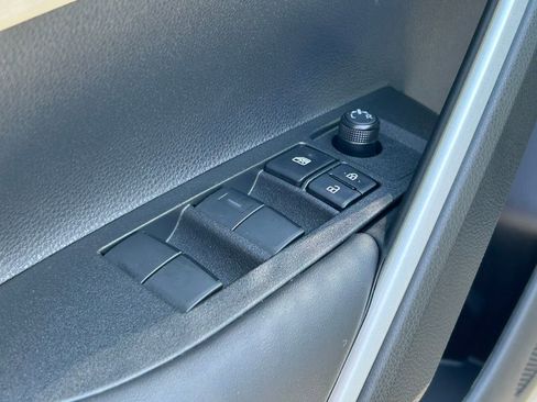 Used 2026 Toyota Corolla Cross L image 20