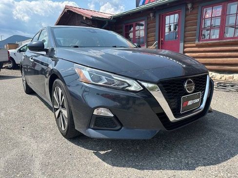 Used 2021 Nissan Altima 2.5 SV image 2