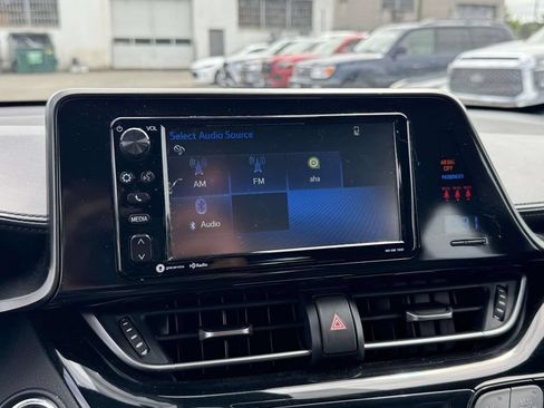 Used 2018 Toyota C-HR XLE FWD image 28