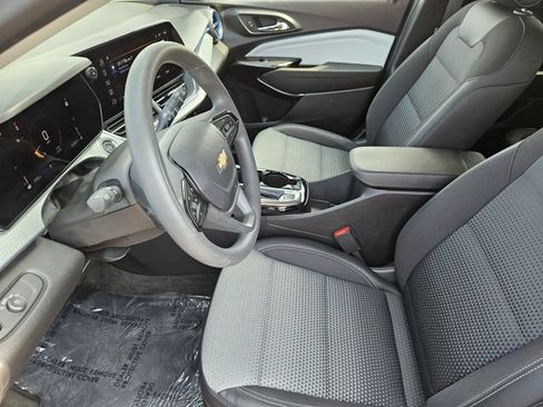 Used 2026 Chevrolet Trax LT FWD image 14