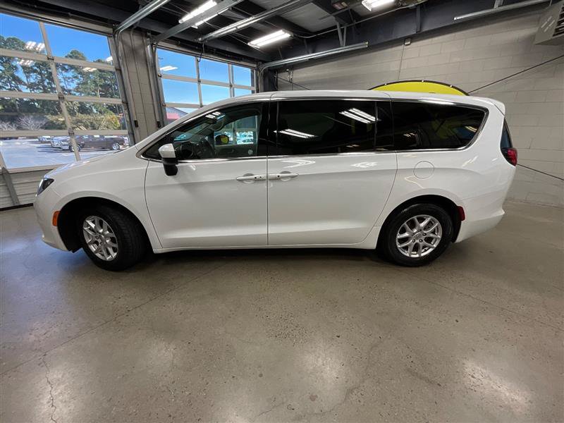 Used 2023 Chrysler Voyager LX FWD image 2
