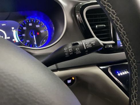 Used 2024 Chrysler Pacifica Touring-L FWD image 22