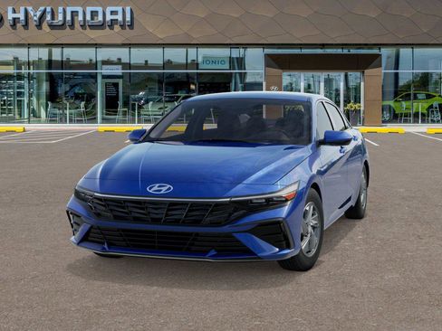 New 2025 Hyundai Elantra SE image 6