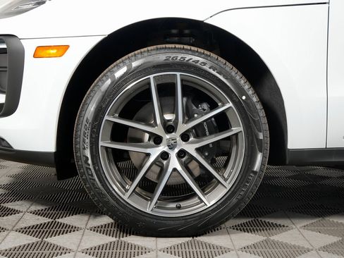 New 2026 Porsche Macan image 36