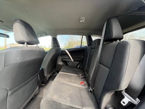 Used 2015 Toyota RAV4 LE image 17