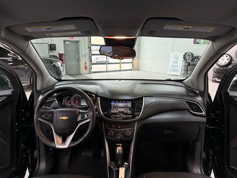 Used 2022 Chevrolet Trax LT w/ Midnight Edition image 26