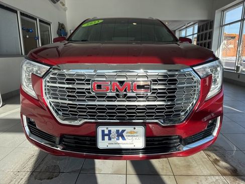 Used 2023 GMC Terrain Denali image 2
