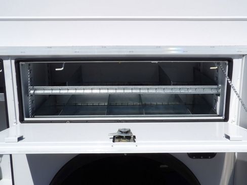 Used 2015 Ford F550 2WD Regular Cab Super Duty image 40