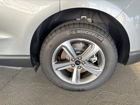 Used 2024 Ford Edge SEL w/ Convenience Package image 9