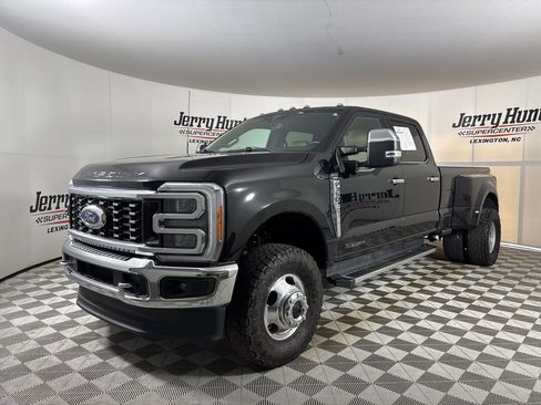 Used 2023 Ford F350 Lariat w/ Tow Technology Package image 1