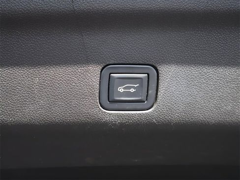 Used 2022 GMC Yukon XL AT4 image 14
