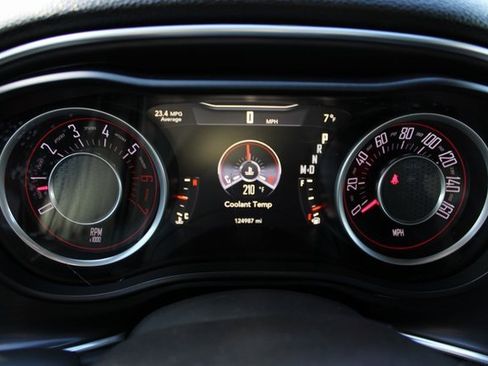 Used 2016 Dodge Challenger R/T image 18