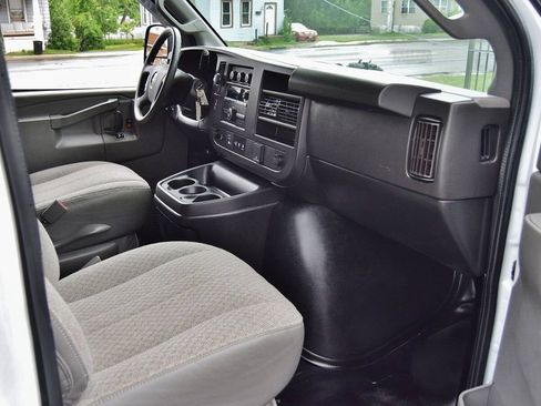 Used 2019 GMC Savana 2500 image 31