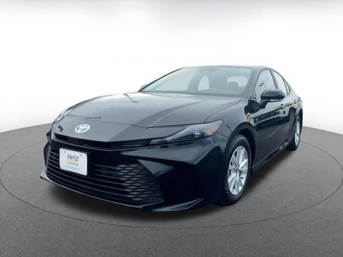 Used 2025 Toyota Camry LE image 7