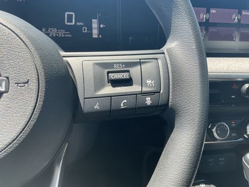 Used 2025 Nissan Kicks SV AWD/4WD image 23