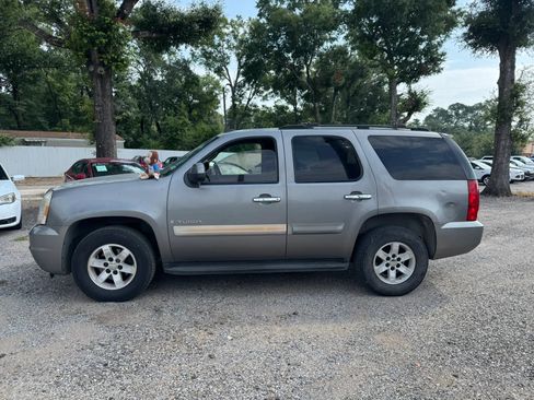 Used 2007 GMC Yukon SLE RWD image 2