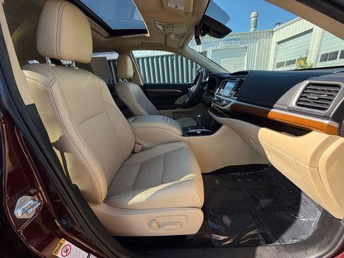 Used 2019 Toyota Highlander Limited AWD/4WD image 28