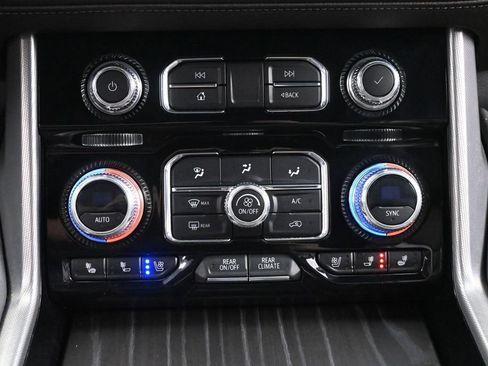 Used 2023 GMC Yukon XL Denali AWD/4WD image 35
