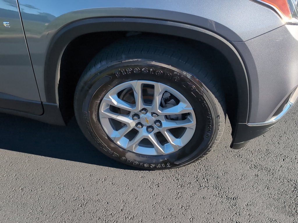 Used 2018 Chevrolet Traverse LT AWD/4WD image 3