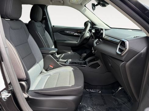 Used 2025 Chevrolet TrailBlazer LT AWD/4WD image 24