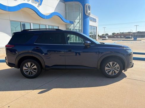 Used 2025 Nissan Pathfinder SV AWD/4WD image 5
