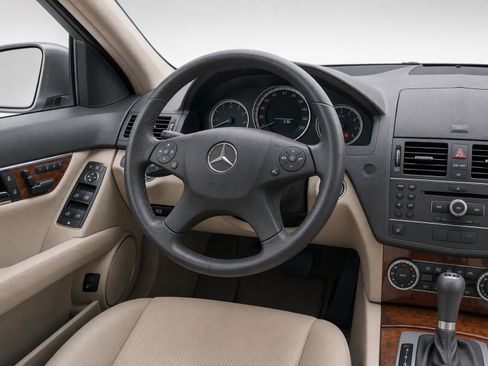 Used 2010 Mercedes-Benz C 350 Sport image 25