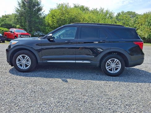 Used 2023 Ford Explorer XLT AWD/4WD image 4