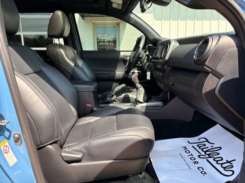 Used 2019 Toyota Tacoma TRD Off-Road w/ TRD Premium Off Road Package AWD/4WD image 12