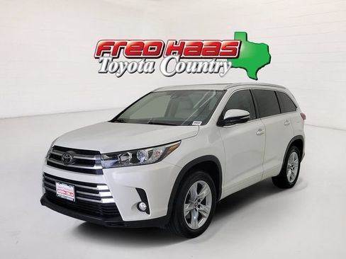 Used 2018 Toyota Highlander Limited FWD image 1