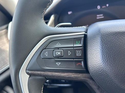Used 2023 Jeep Grand Cherokee Limited image 12