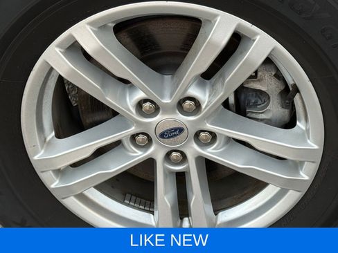 Used 2022 Ford Explorer XLT w/ Equipment Group 202A AWD/4WD image 11