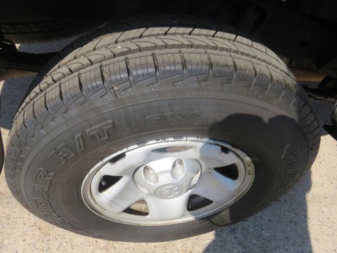 Used 2015 Toyota Tacoma PreRunner image 28