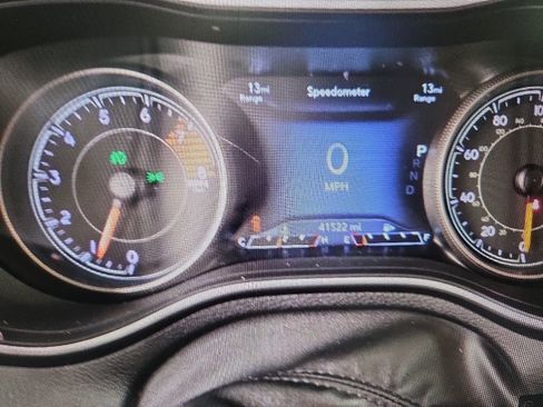 Used 2022 Jeep Cherokee Limited AWD/4WD image 10