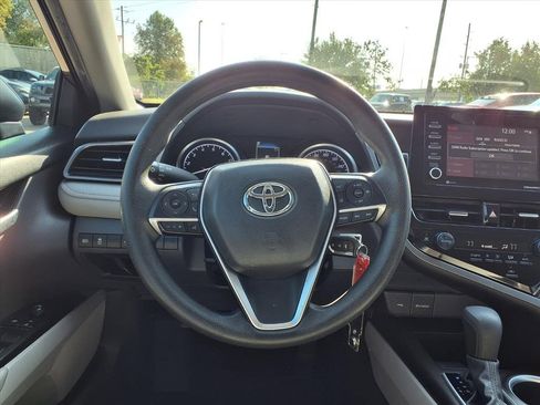 Used 2022 Toyota Camry LE image 11