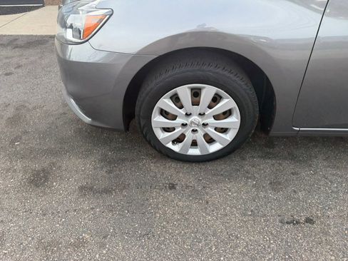 Used 2017 Nissan Sentra SV FWD image 3