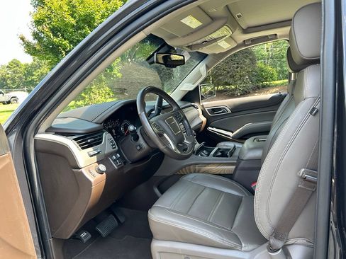 Used 2020 GMC Yukon Denali w/ Denali Premium Package RWD image 39