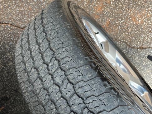 Used 2016 Chevrolet Suburban LT image 8