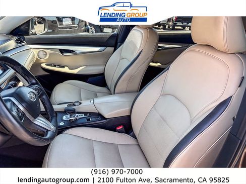 Used 2019 INFINITI QX50 Essential w/ Premium Audio Package AWD/4WD image 16