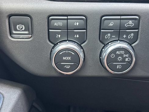 Used 2025 GMC Sierra 1500 SLT w/ SLT Premium Plus Package AWD/4WD image 20