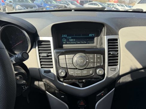 Used 2015 Chevrolet Cruze LS image 23