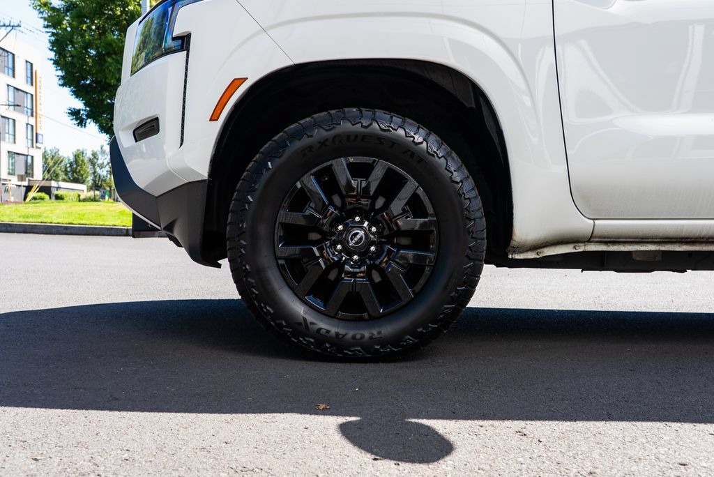 Used 2023 Nissan Frontier SV AWD/4WD image 7