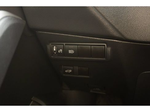 Used 2024 Toyota Corolla Cross XLE w/ Convenience Package FWD image 27