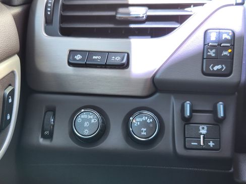 Used 2019 GMC Yukon Denali AWD/4WD image 18